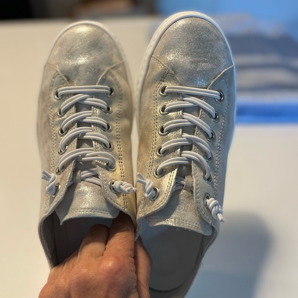 Paul Green Hadley Sneaker Women’s Leather size 8 GREAT Condition!! :)